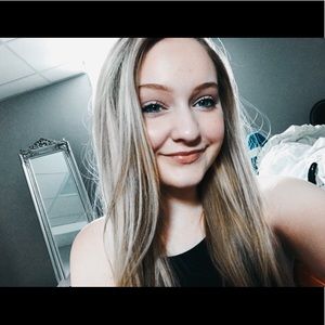 Meet your Posher, Adrienne